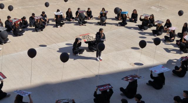 Osmaniyeli Öğrencilerden Kadına Şiddete Karşı Anlamlı Protesto