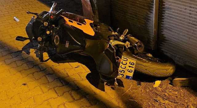 Adana’da hafif ticari araçla çarpışan motosikletteki 2 kişi yaralandı