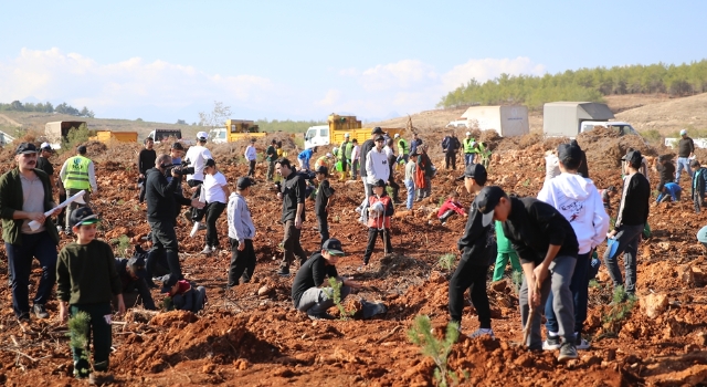 Antalya ve çevre illerde fidanlar toprakla buluştu