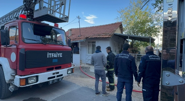 Antalya’da evde çıkan yangın söndürüldü