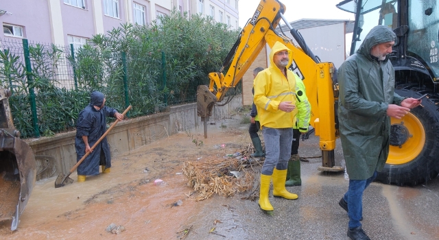 Antalya’nın bazı ilçelerinde sağanak etkili oluyor