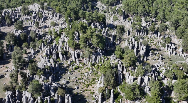 Antalya’nın coğrafi güzelliği ”Adam Kayalar” turistlerin uğrak noktası oldu