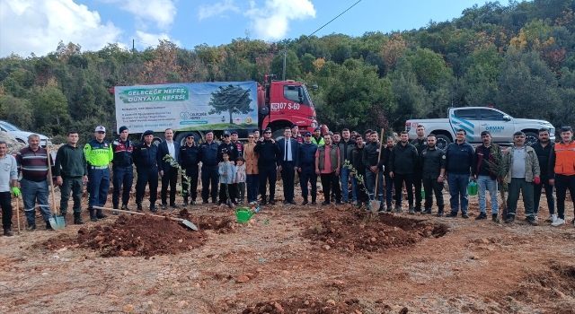 Antalya’nın ilçelerinde fidanlar toprakla buluşturuldu