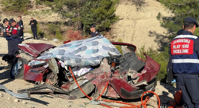 Burdur’da tır ile üç otomobilin karıştığı kazada 2 kişi öldü, 6 kişi yaralandı