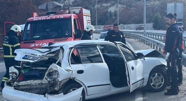 Burdur’da üç aracın karıştığı kazada 2 kişi yaralandı