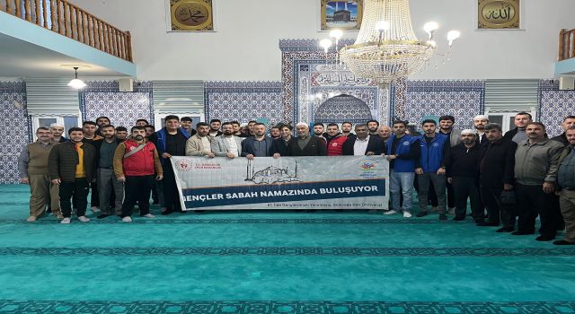 Gençlerle Hasbihal: Sabah Namazı Buluşmaları Devam Ediyor