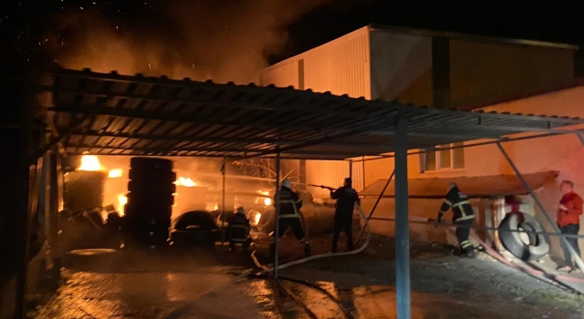 Hatay’da bir lastik deposunda çıkan yangın söndürüldü