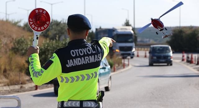 Hatay’da jandarma ekipleri cayrokopter destekli trafik denetimi yaptı