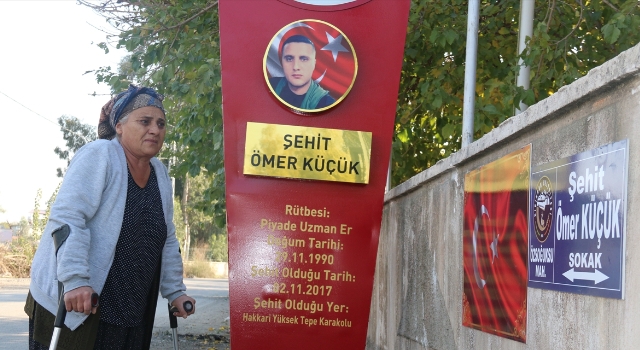 Hatay’da zarar verilen şehit anıtını jandarma ekipleri yeniledi