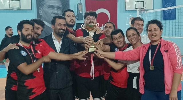 Kozan’da voleybol turnuvası düzenlendi