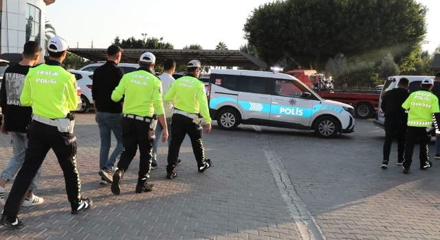 Mersin’de düğün konvoyunda trafik ihlali yapan sürücülere para cezası verildi