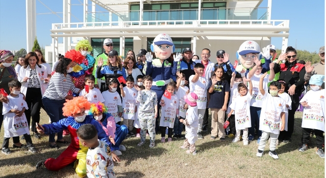 Mersin’de polisler, lösemi tedavisi gören çocukları buluştu