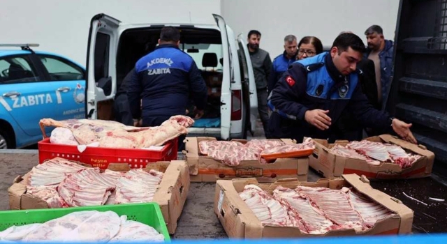 Mersin’de sağlıksız koşullarda taşınan 235 kilogram et bulundu