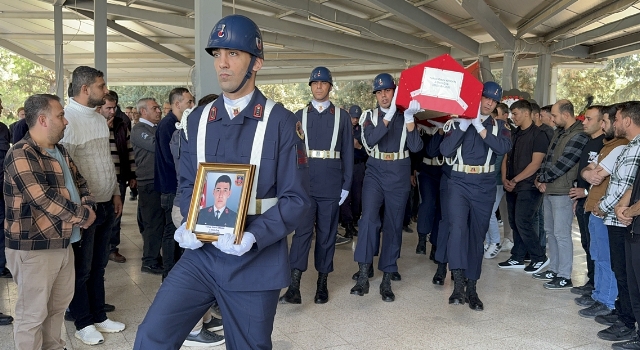 Muğla’daki trafik kazasında yaşamını yitiren uzman çavuşun cenazesi Adana’da defnedildi