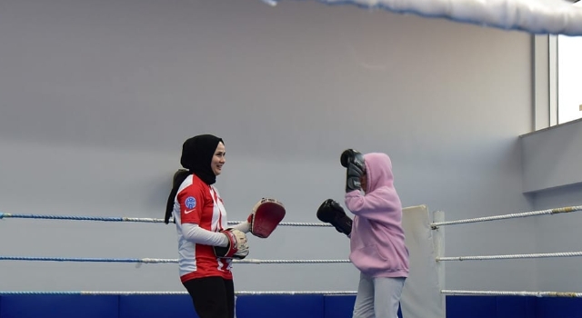 Osmaniye'de Kick Boks Kursuna Kızlardan Yoğun İlgi