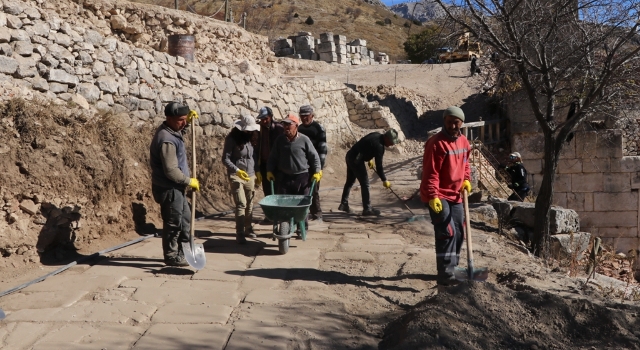 Sagalassos Antik Kenti’nde anıtsal Hadrianus Çeşmesi ayağa kaldırılıyor