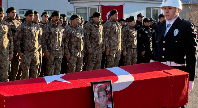 Tunceli’de kaza sonucu şehit olan polis memuru Yiğit için tören düzenlendi