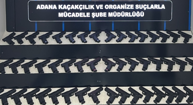 Adana’da bir araçta 50 ruhsatsız tabanca ele geçirildi