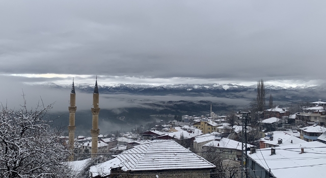 Adana’da kar yağışı etkili oluyor