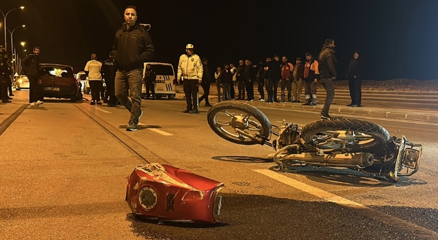 Adana’da otomobille çarpışan motosikletin sürücüsü hayatını kaybetti