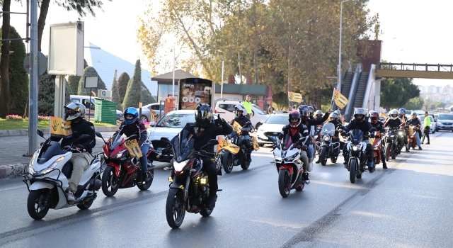 Antalya’da motosikletçilerden ”kadına şiddete hayır” korteji