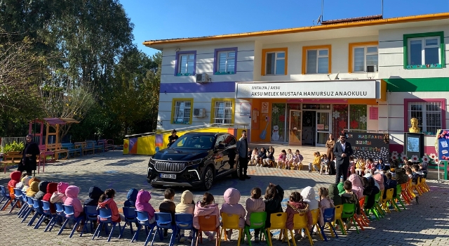 Antalya’da Yerli Malı Haftası kapsamında öğrencilere Togg tanıtıldı