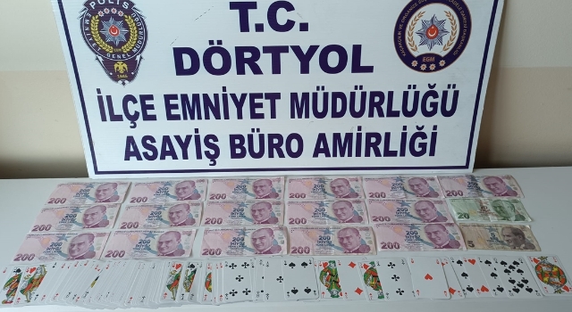 Dörtyol’da kumar oynayan 8 kişiye 51 bin 400 lira ceza kesildi