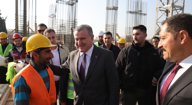 Gençlik ve Spor Bakanı Bak, Hatay’da yurt inşaatında incelemede bulundu