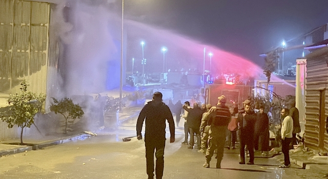 Hatay’da mobilya fabrikasında çıkan yangın kontrol altına alındı