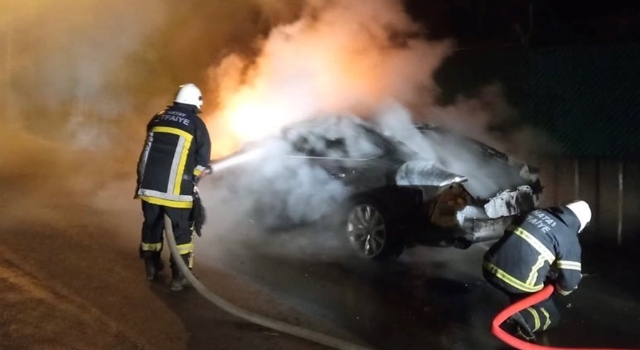 Hatay’da otomobilde çıkan yangın söndürüldü