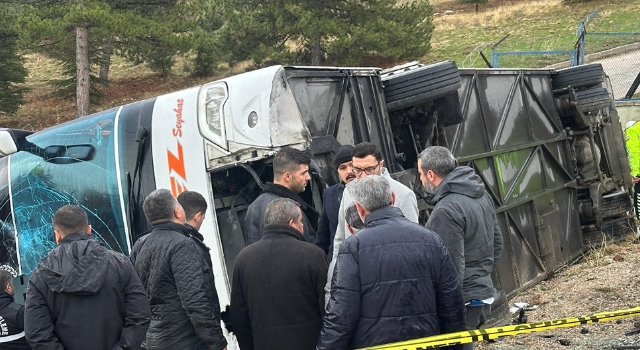 Isparta’da yolcu otobüsünün şarampole devrildiği kazada 1 kişi öldü, 18 kişi yaralandı