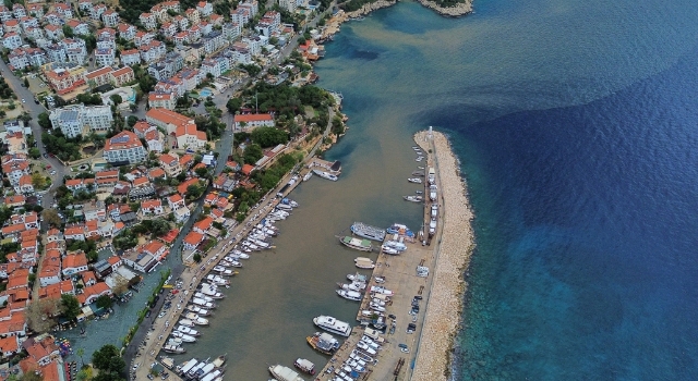 Kaş’ta sağanak sonrası denizin rengi kısmen değişti