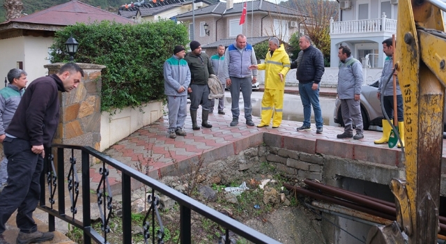 Kemer’de belediye ekipleri çalışmalarını sürdürdü