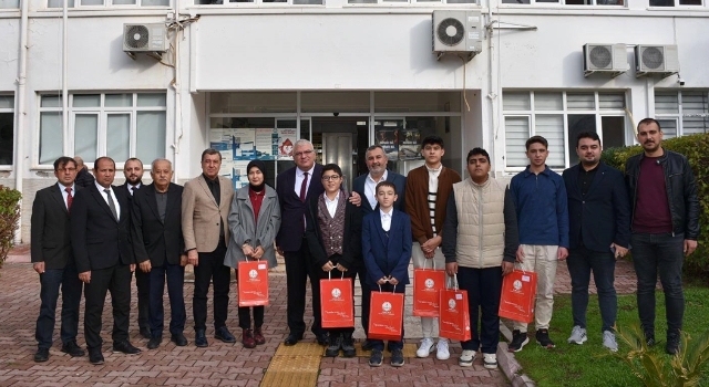 Kumluca’da din eğitimi alanındaki yarışmalarda başarılı olan öğrenciler ödüllendirildi