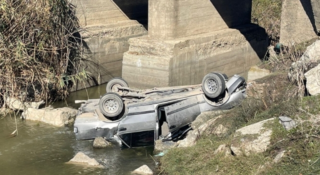 Mersin’de sulama kanalına devrilen otomobilin sürücüsü yaralandı