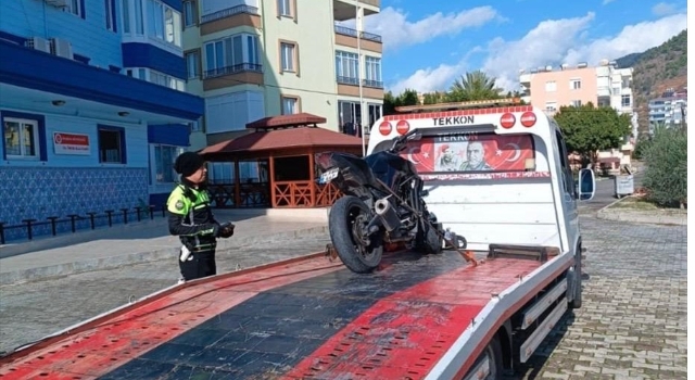 Mersin’de trafiği tehlikeye düşüren motosiklet sürücüsünün ehliyeti iptal edildi