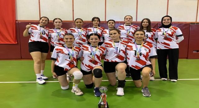 OKÜ Voleybol Takımlarından Gurur Verici Başarı