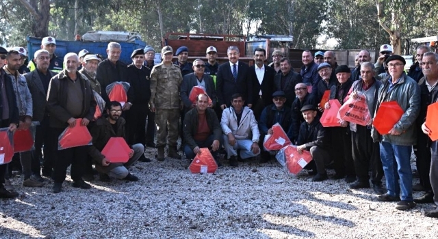 Osmaniye’de çiftçilere reflektör dağıtıldı