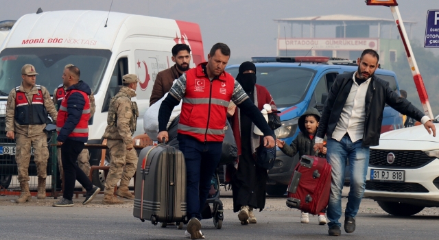 Suriyeliler ülkelerine dönmek için Hatay’daki 3 sınır kapısını kullanıyor