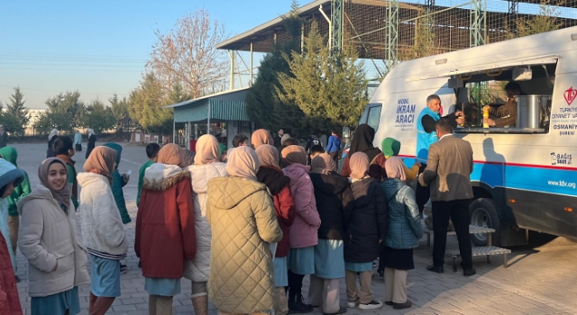 Osmaniye İl Müftülüğü’nden Öğrencilere Sıcak Çorba İkramı