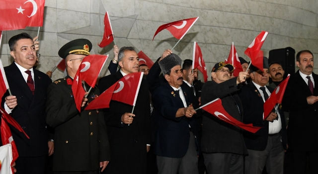 Osmaniye’de Kurtuluş Coşkusu Fener Alayı ile Zirveye Çıktı