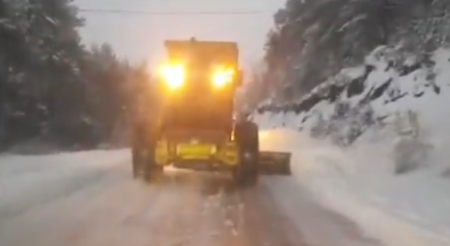 Karla Kaplı Zorkun Yaylası Yolu Özel İdaresi Ekiplerince Temizlendi