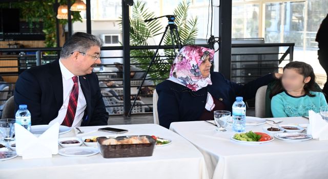 Osmaniye’de Sevgi Dolu Buluşma: Büyükler ve Çocuklar Aynı Masada