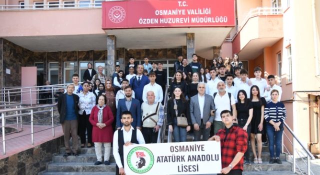 Osmaniye Belediyesi Öğrencilerle Birlikte Huzurevi Sakinlerini Ziyaret Etti