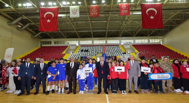 Osmaniye’de Okul Sporları Küçükler Voleybol Yarı Finalleri Başladı