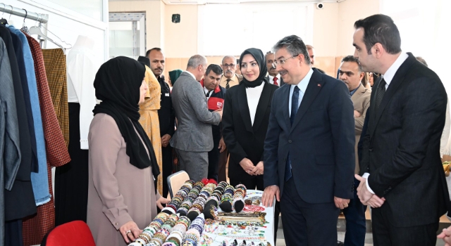 Vali Dr. Erdinç Yılmaz, ADEM Projesi Kursiyerlerinin Sergisini Açtı
