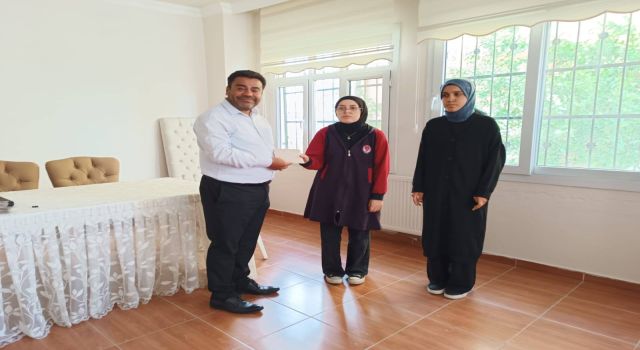 Kadirli'de 2 Genç Umre Ödülü Kazandı