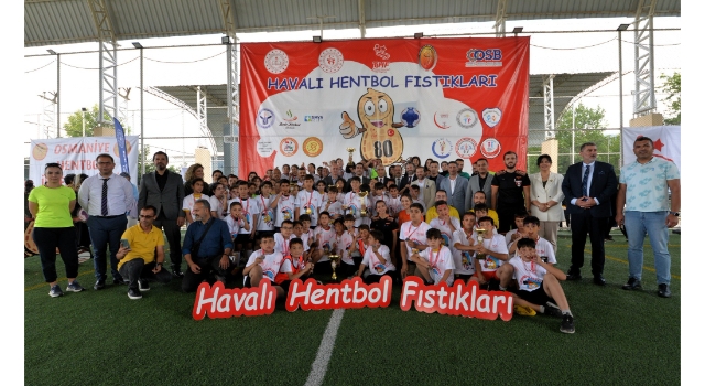 Mini Hentbol Şenliği’nde şampiyon 80. Yıl Cumhuriyet İlkokulu