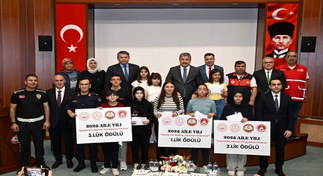 Osmaniye'de Aile Yılı Etkinliklerinde Dereceye Giren Öğrencilere Ödül