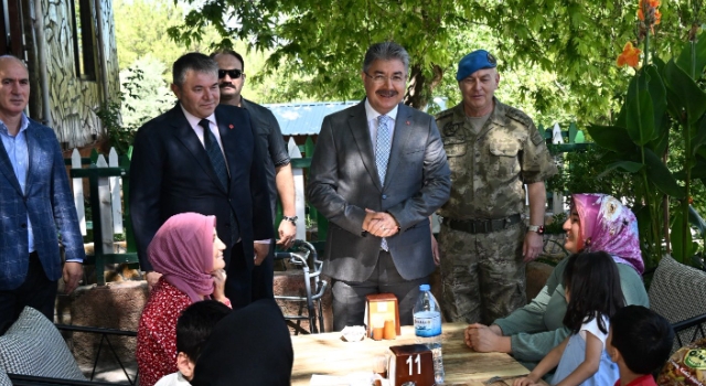 Vali Yılmaz Koruyucu Ailelerle Bir Araya Geldi